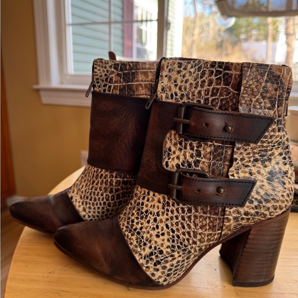 Freebird by Steven CUSTOM JOEY Brown & Cream Snake-Print Buckle Ankle Boots